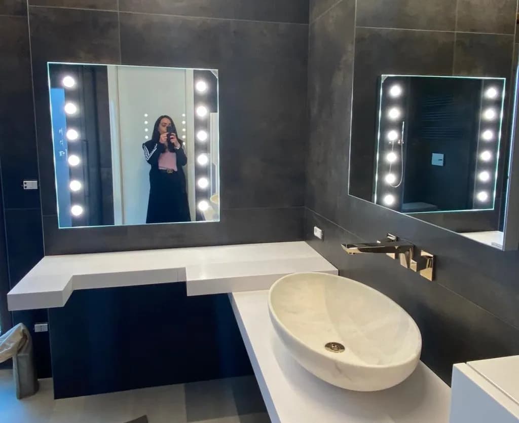 Bathroom Mirrors With Lights That Add Sophisticated Appeal